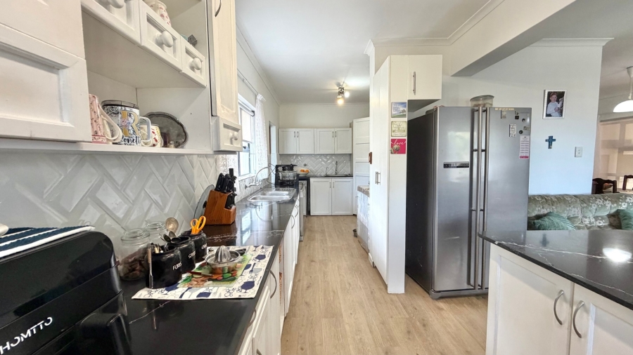 3 Bedroom Property for Sale in Heuningkloof Western Cape